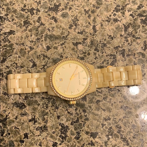 Watch - Picture 1 of 3